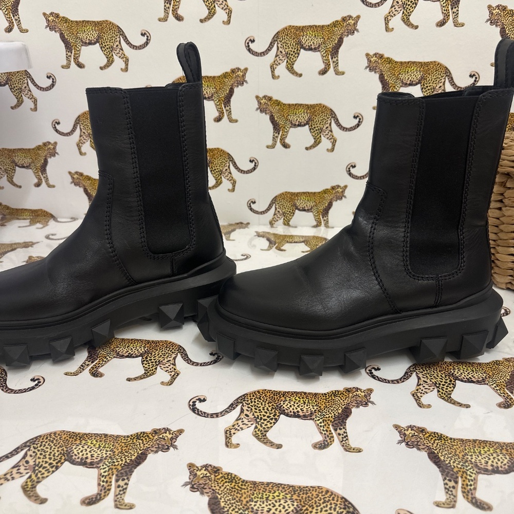 Authentic Valentino stud leather boots - size 38 1/2 - Picture 2 of 8